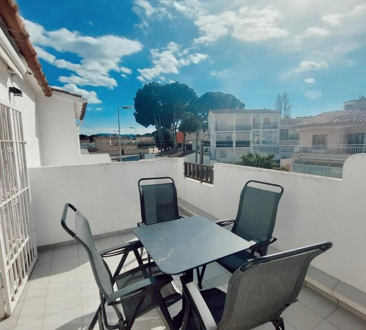 Apartment Bel Appartement Avec Terrasse Proche De La Mer L'Escala